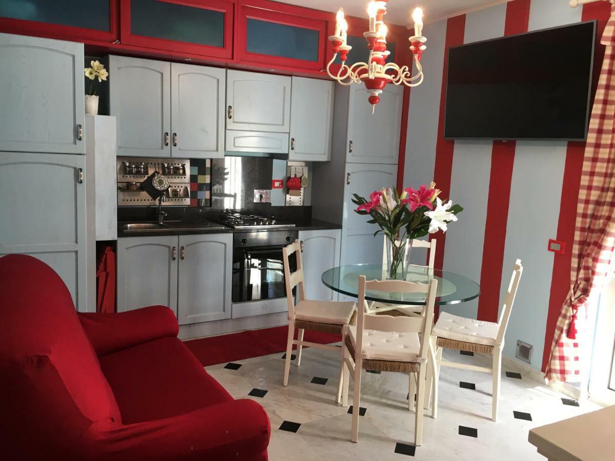 Rodeo Drive Apartment Viareggio Bagian luar foto