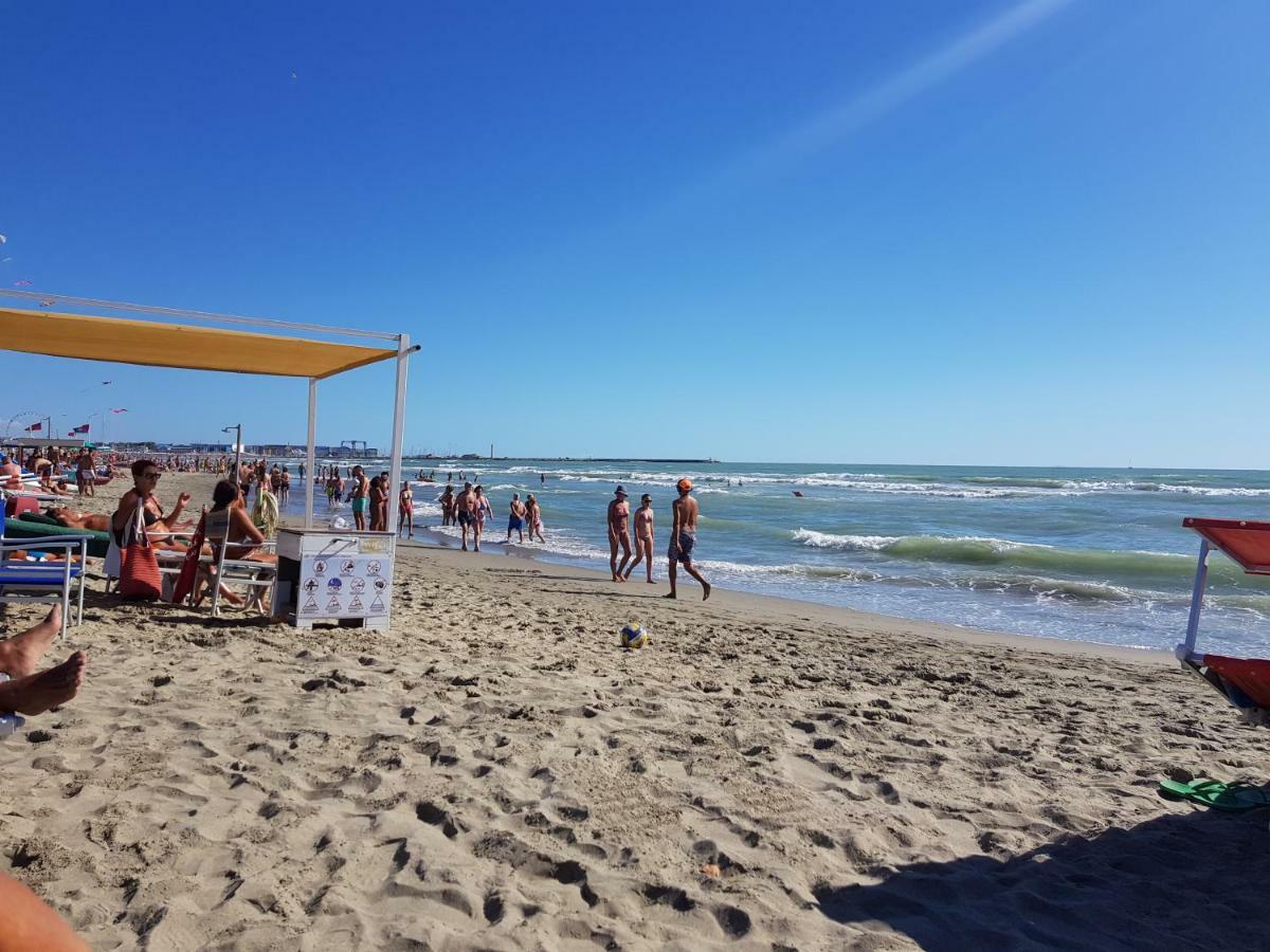 Rodeo Drive Apartment Viareggio Bagian luar foto
