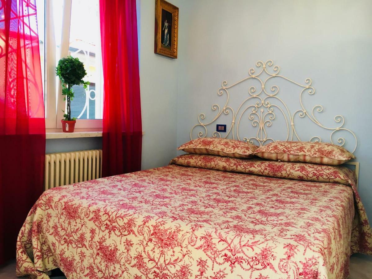 Rodeo Drive Apartment Viareggio Bagian luar foto